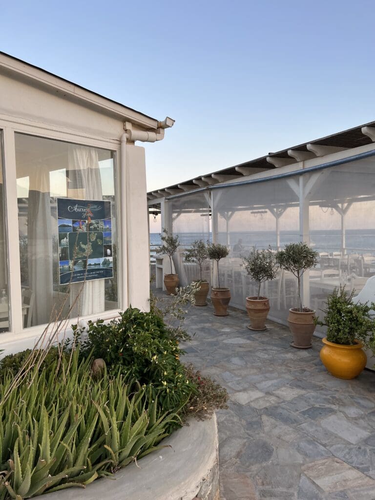 Palegos restaurant that serves traditional Greek food in Milos