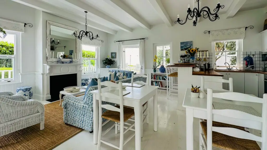 The interior dining area of Southern-Cross Boutique Hotel in white and blue