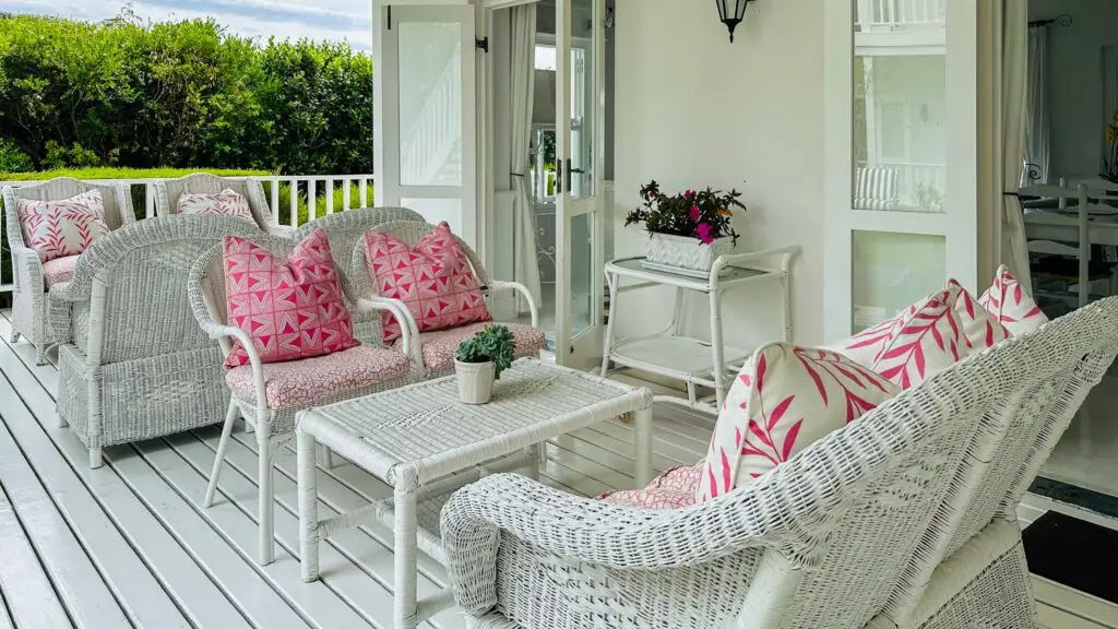 The pink outdoor seating area with ocean views - Southern Cross Boutique Hotel Plettenberg Bay