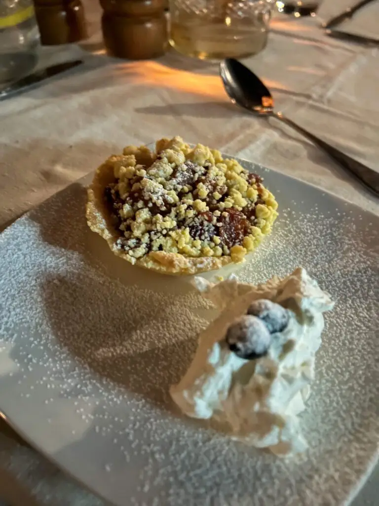 Warm Apple pie with ice cream