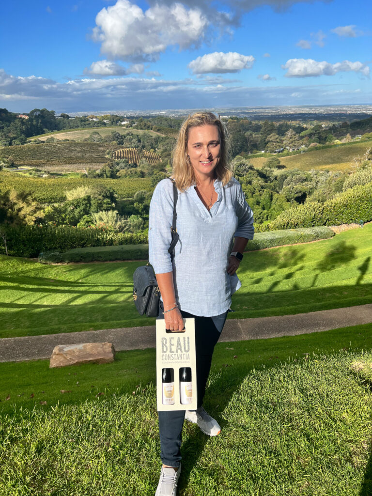 wine tasting at Beau Constantia wine farm overlooking False Bay. die besten Weingüter in Kapstadt