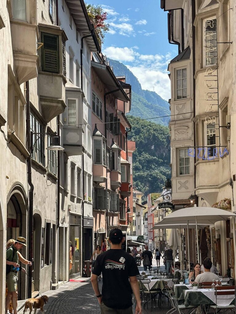 Gasse in Bozen. Alley in Bolzano, Italy