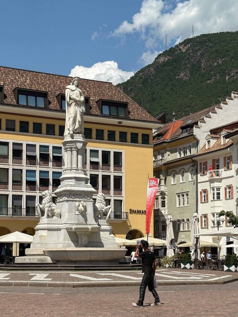 Waltherplatz in Bozen. Walther Square in Bolzano