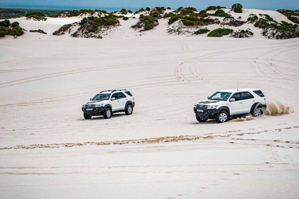 SA Offroad Fahrzeug in den Dünen an der Westküste Südafrikas